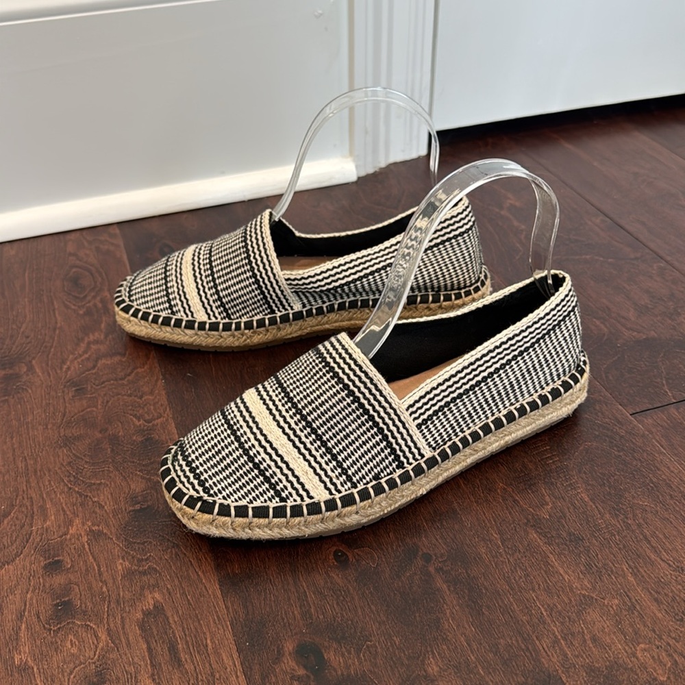 Chelsea & Violet Espadrille Summer Flats Shoes Chic Black & Cream, size 6